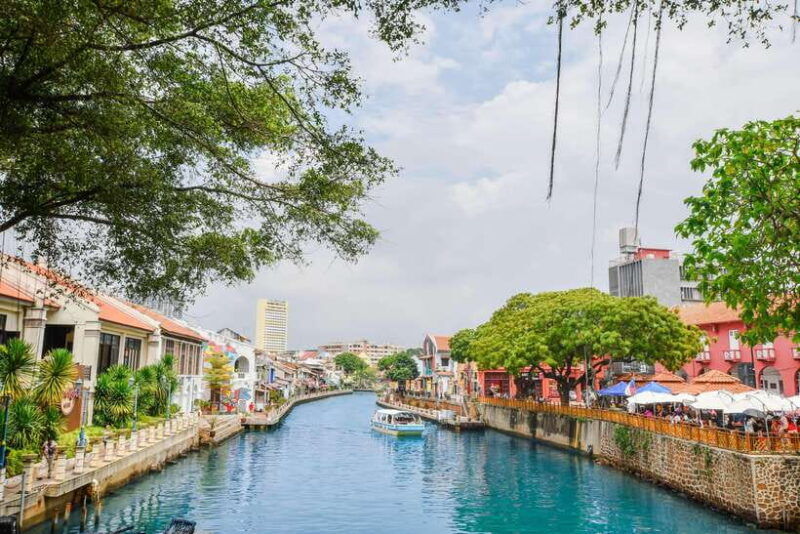 kuala-lumpur-private-malacca-night-tour-w-cruise-trishaw