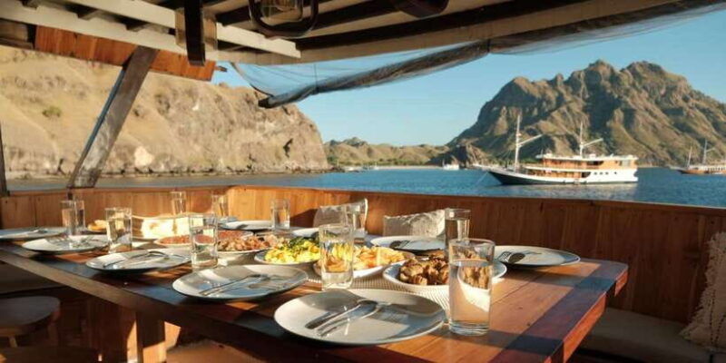 labuan-bajo-3-day-2-night-tour-with-komodo-and-pink-beach