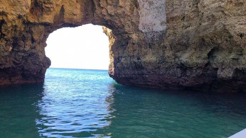 lagos-boat-trip-to-grottos-of-ponta-da-piedade-and-caves