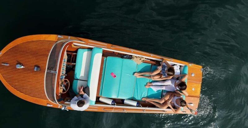 lake-como-private-tour-on-a-vintage-boat
