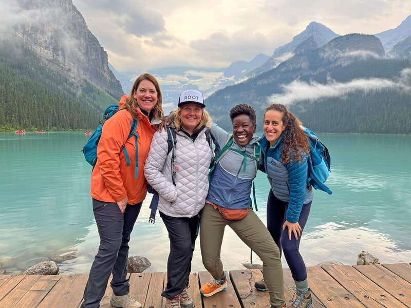 lake-louise-moraine-louise-lake-half-day-highlights-tour