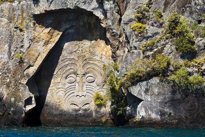 Lake Taup Private Day Tour from Auckland to Mori Rock Carvings - Key Points