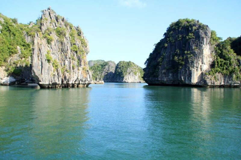 lan-ha-bay-luxury-cruise-6-hours-trip-kayaking-bike-swim