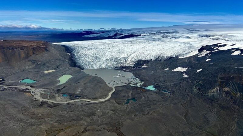 landmarks-from-above-helicopter-tour-with-geothermal-bath-2
