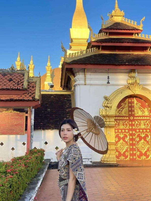 laos-traditional-costume