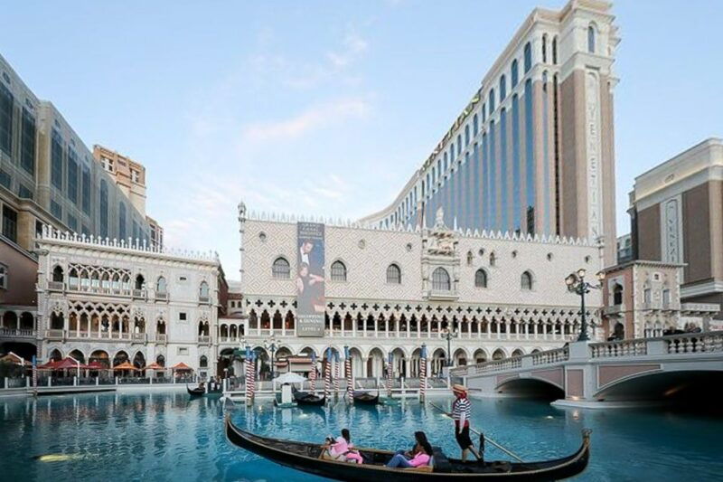 las-vegas-entry-to-madame-tussauds-with-a-gondola-cruise