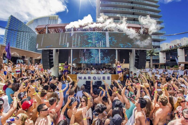 las-vegas-pool-party-crawl-by-party-bus