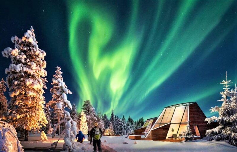 levi-aurora-borealis-bus-snowshoe-tour-with-hot-drink