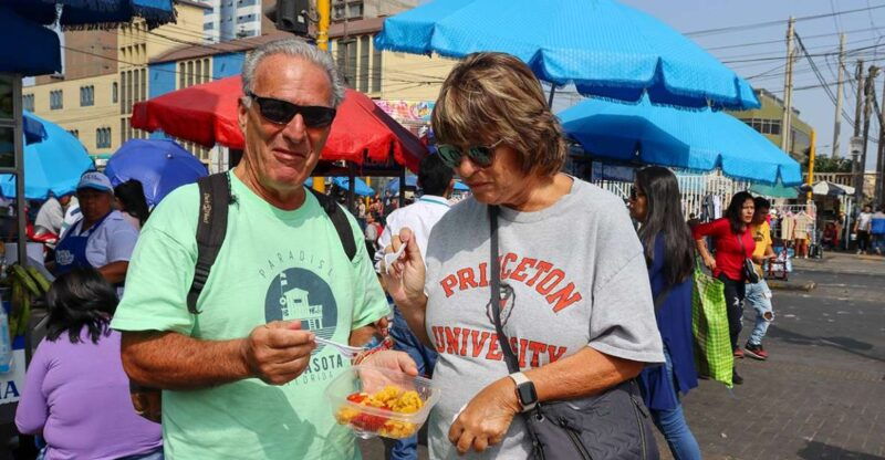 lima-bizarre-tour-in-gamarra-witches-market