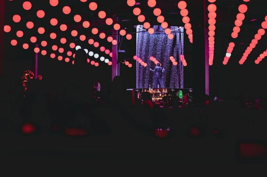 lisbon-burlesque-performance-with-welcome-drink