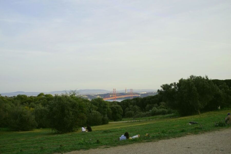 lisbon-guided-tour-of-monsanto-park-by-vintage-bike