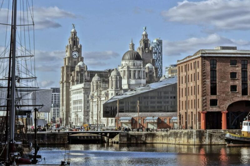 liverpool-pirate-pub-crawl-boat-tour