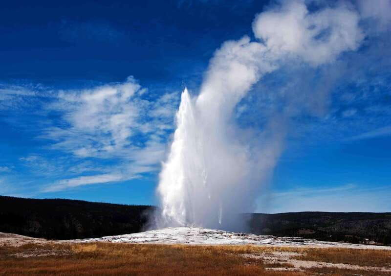 lodging-at-old-faithful-yellowstone-grand-teton-4-day-tour
