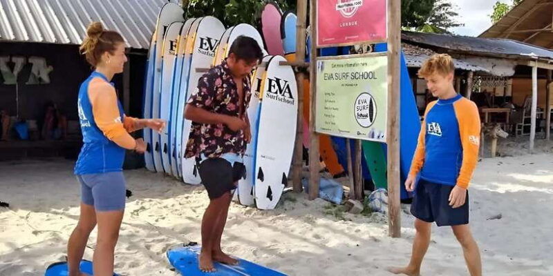 lombok-surf-lesson-for-beginner-in-selong-blanak-beach