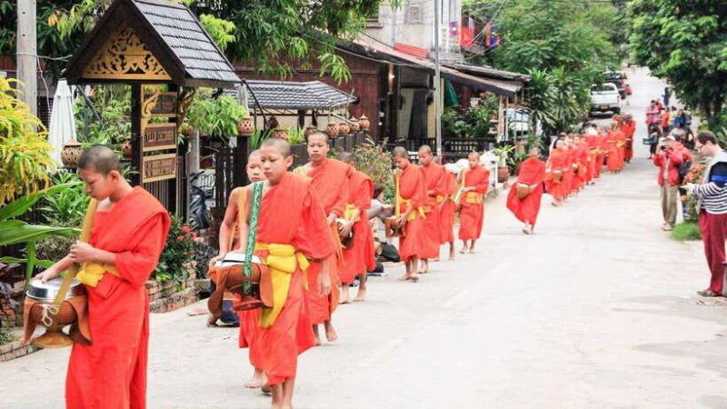 luang-prabang-private-must-see-sights-and-mount-phousi-tour