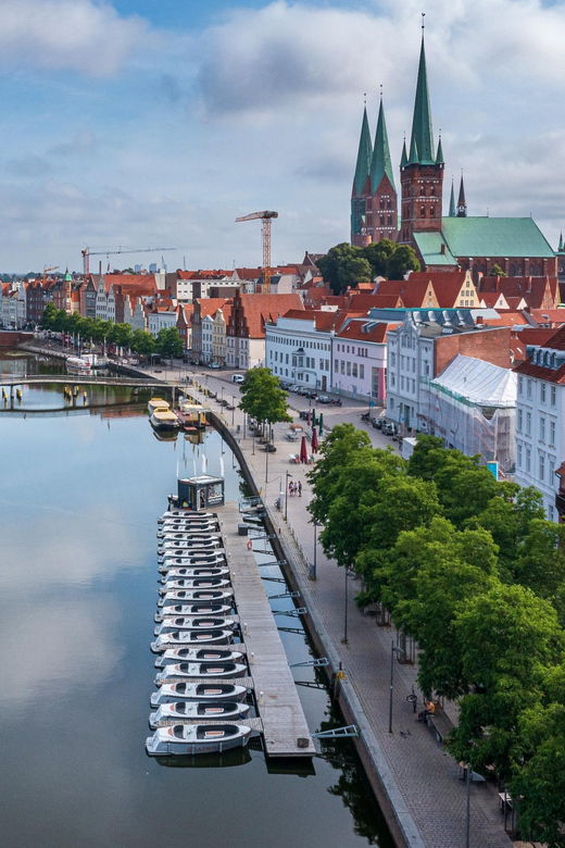 lubeck-electric-boat-rental-no-driving-license-required