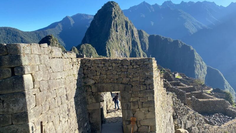 machu-picchu-group-guided-tour
