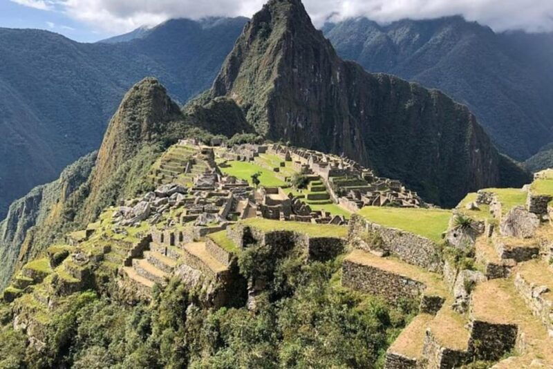 machu-picchu-overnight-tour-with-sacred-valley