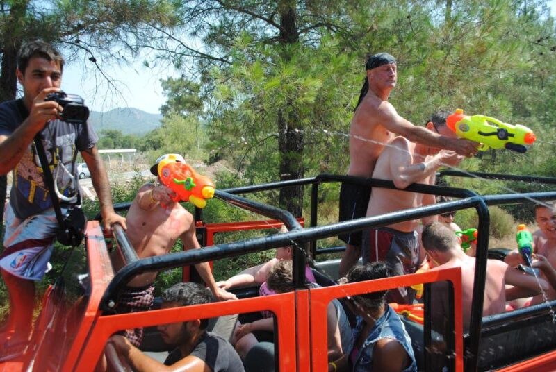 marmaris-jeep-safari-water-fight-colour-and-foam-party