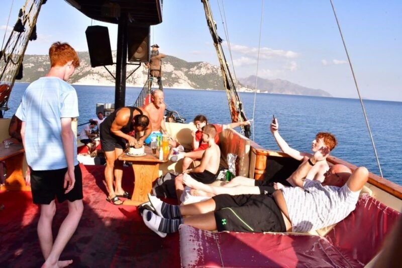 marmaris-pirate-boat-w-lunch-unlimited-drinks-foam-party
