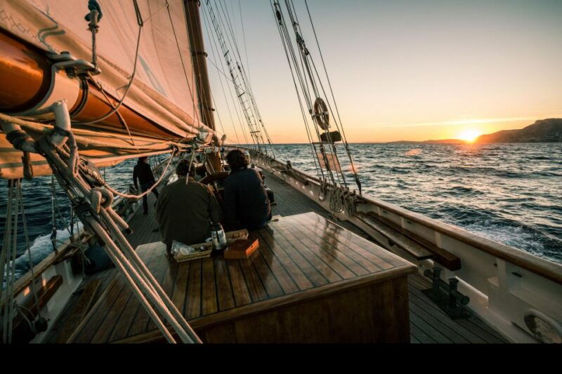 marseille-sunset-sailing-cruise-with-dinner-and-drinks