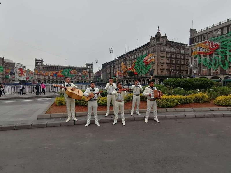 mexico-city-mariachi-night-tour-in-a-panoramic-bus