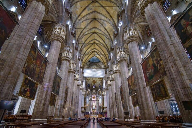 milan-cathedral-fast-track-access-with-outside-guided-tour