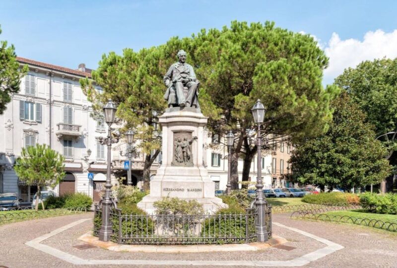 milan-family-discovery-walk-piazzas-and-castles