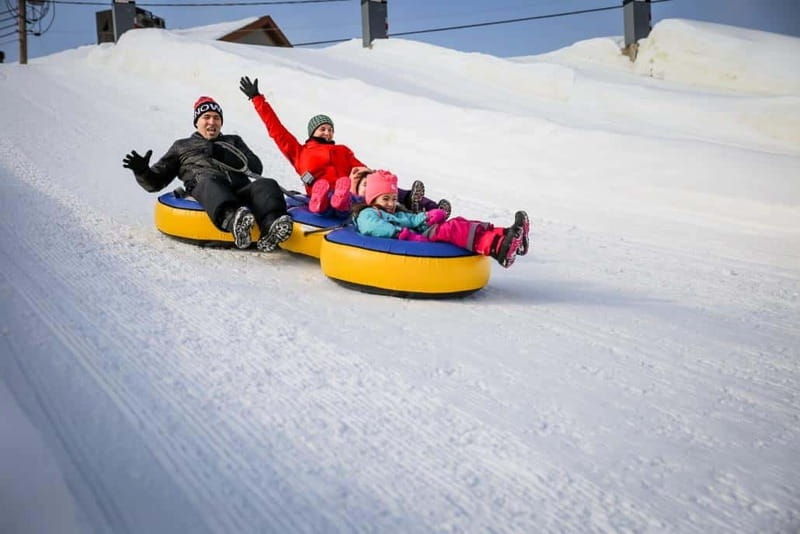 mont-tremblant-snow-tubing-with-a-mechanical-lift