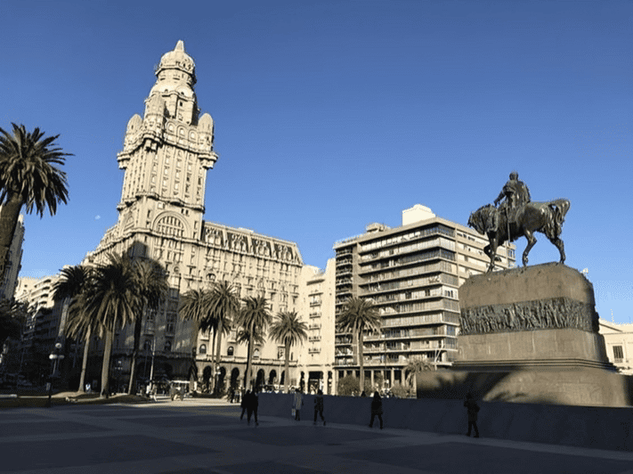 montevideo-highlights-walking-tour-with-a-guide-2
