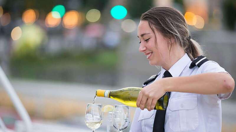 montreal-evening-cruise-with-dj-and-dance-floor