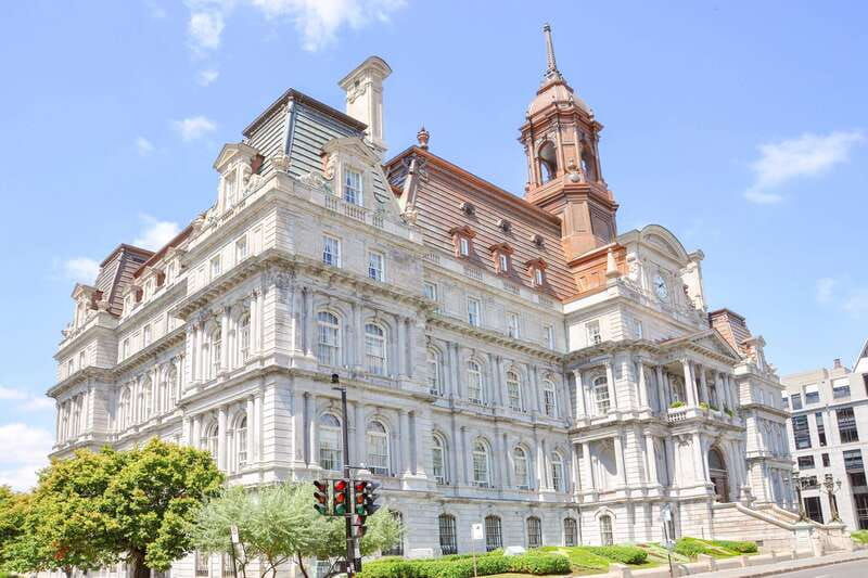 montreal-guided-bus-tour