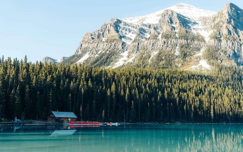 moraine-lake-sunrise-lake-louise-golden-hour-experience