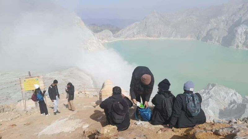 mount-ijen-blue-fire-tour-start-from-banyuwangi-or-ubud-bali
