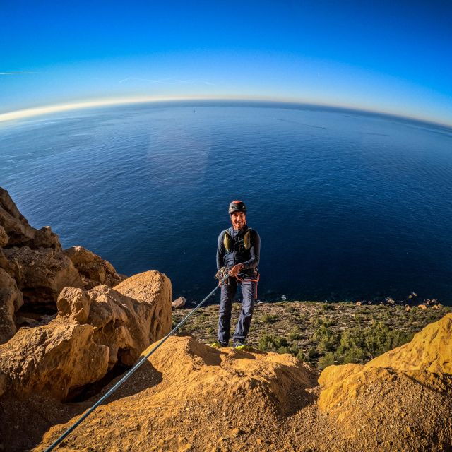 multi-pitch-climb-session-in-the-calanques-near-marseille