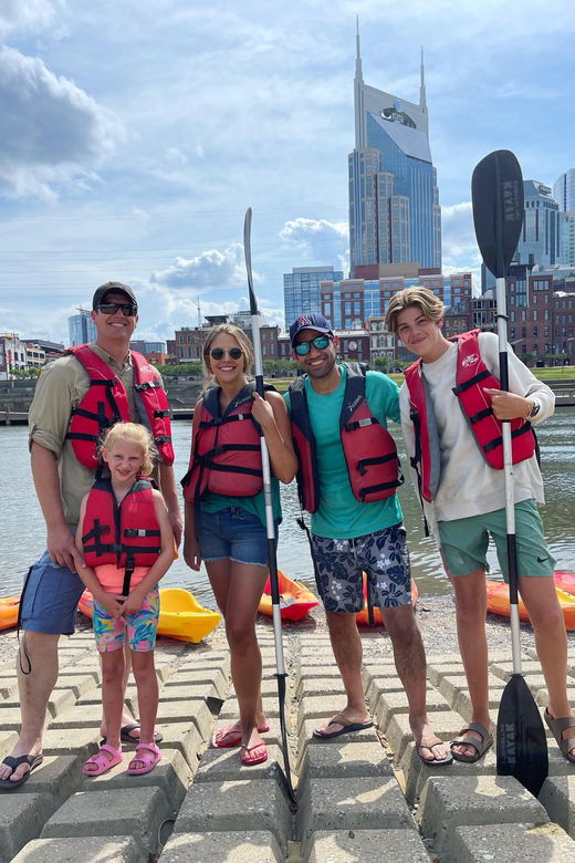 nashville-kayak-tour-with-skyline-views
