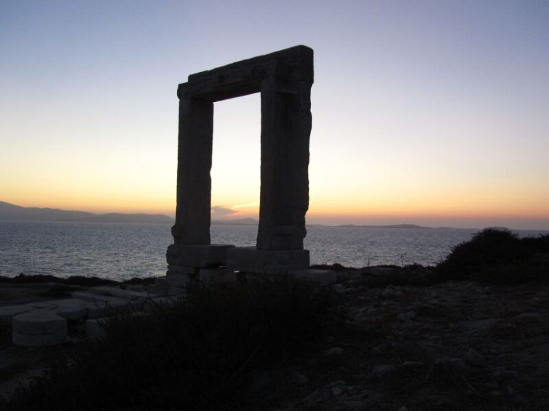 naxos-castle-walking-tour-and-sunset-at-the-portara