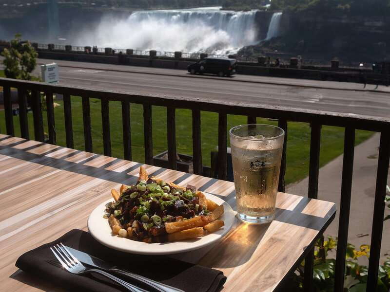 niagara-falls-all-canadian-food-small-group-walking-tour