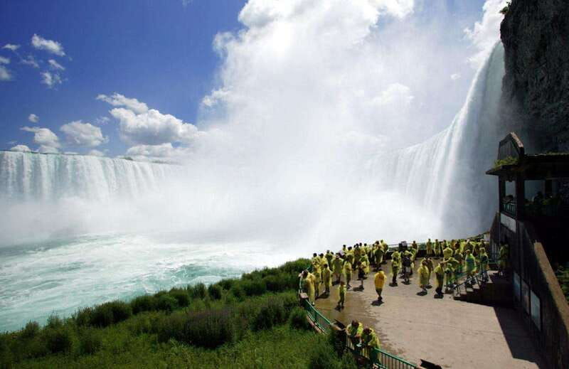 niagara-falls-boat-journey-behind-the-falls-tower-tour