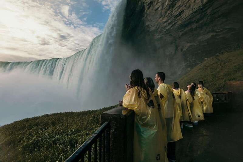 niagara-falls-small-group-tour-with-wine-tasting-and-cruise