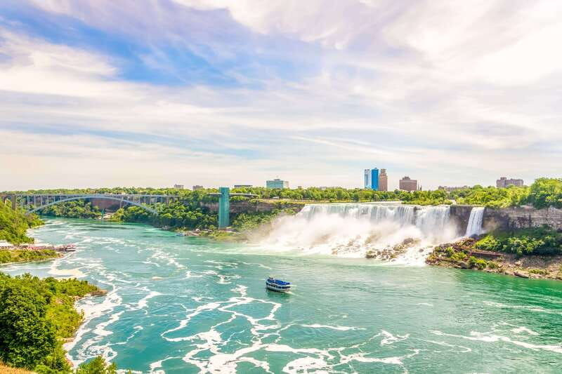 niagara-falls-usa-illumination-tour-with-maid-of-the-mist