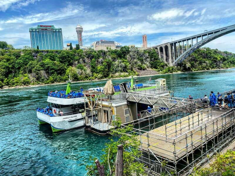niagara-usa-daredevil-walking-tour-maid-of-mist-boat-ride-2