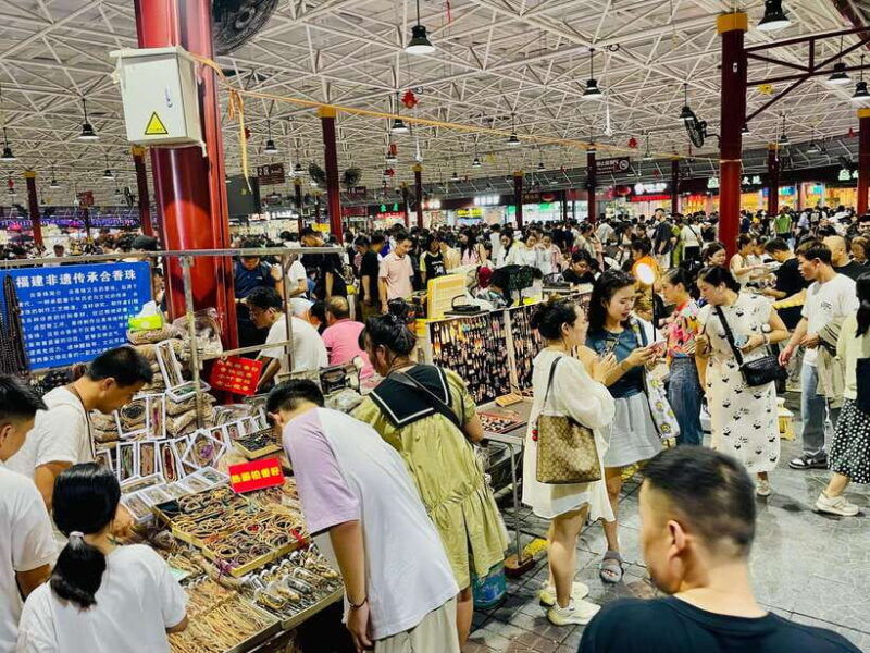 night-market-haggling-adventure-with-an-english-guide