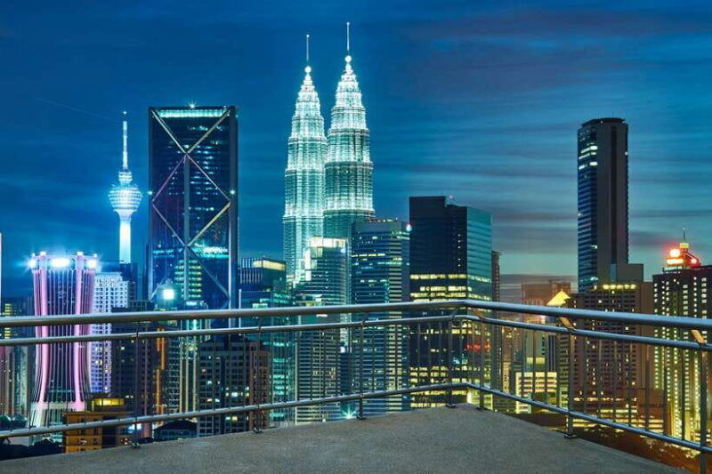 night-tour-of-petronas-twin-towers-kuala-lumpur