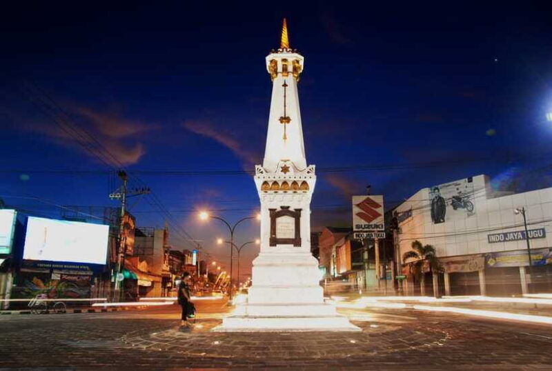 night-walking-tour-of-yogyakarta-cosmological-axis-landmark