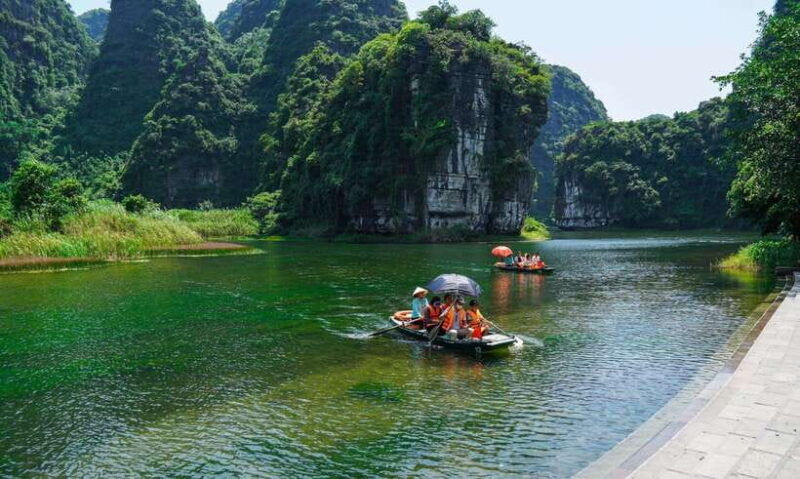 ninh-binh-daily-tour-hoa-lu-trang-an-mua-cave
