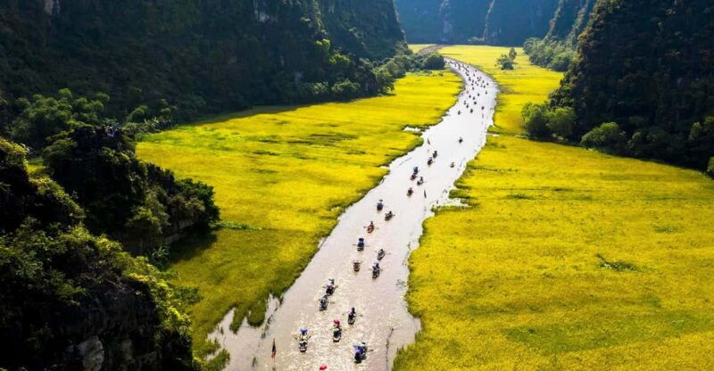 ninh-binh-day-trip-mua-cave-tam-coc-boating-hoa-lu