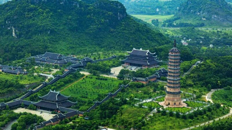 ninh-binh-hoa-lu-tam-coc-hang-mua-on-limousine-and-cycling
