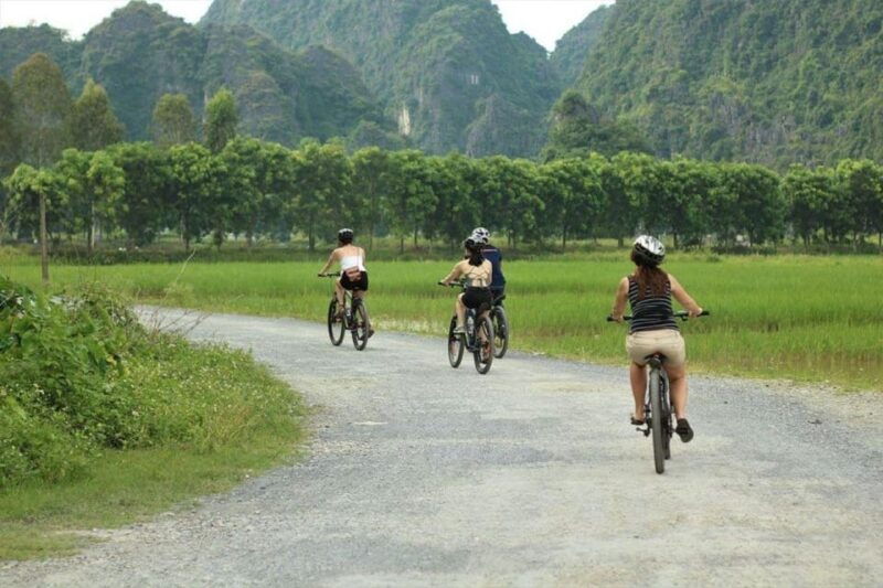 ninh-binh-hoa-lu-trang-an-cycling-boat-group-tour
