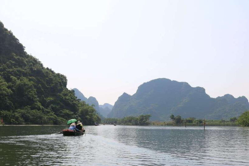 ninh-binh-luxury-tour-hoa-lu-mua-hike-tam-coc-boat